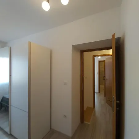 Kuca Za Odmor Lazaric Maison d'hôtes